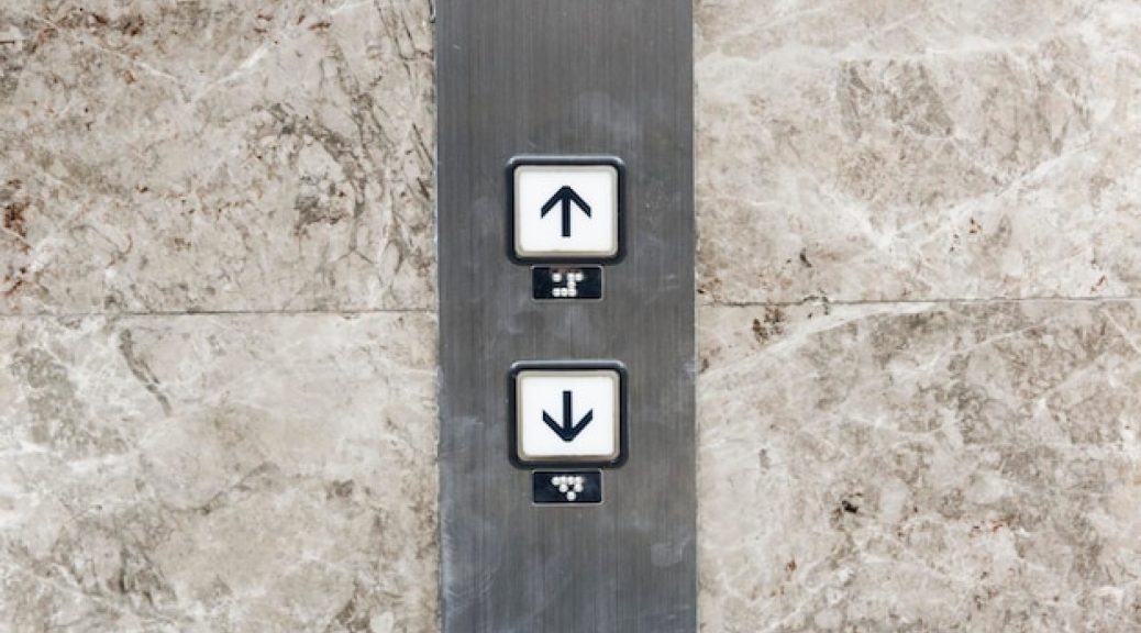 Ascenseurs et élévateurs : comprendre les services d’un ascensoriste professionnel